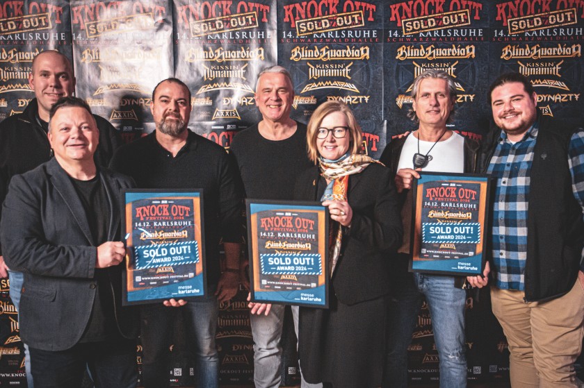 The Congress & Cultural Events team and Britta Wirtz present the Sold Out Award, which was won by the Knock Out Festival 