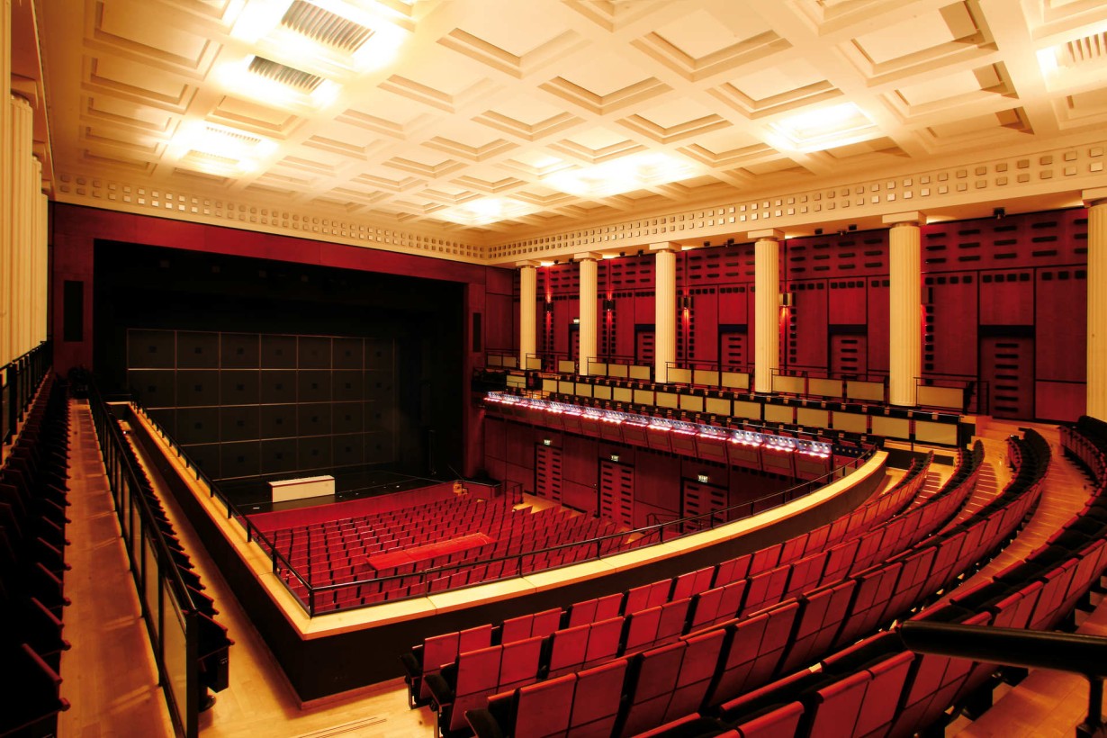 Blick in den großen Saal des Karlsruher Konzerthauses