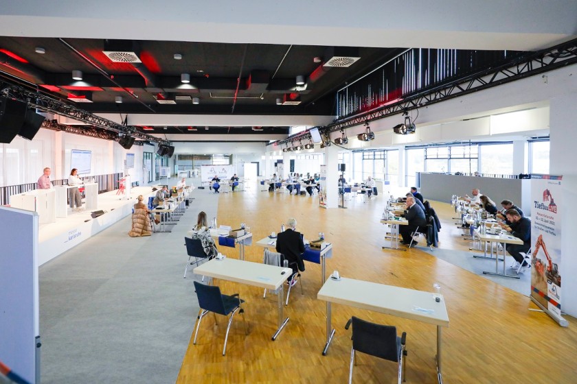 Auf der Konferenzebene Ost ist eine Veranstaltungsfläche für on-site und hybride Events entstanden